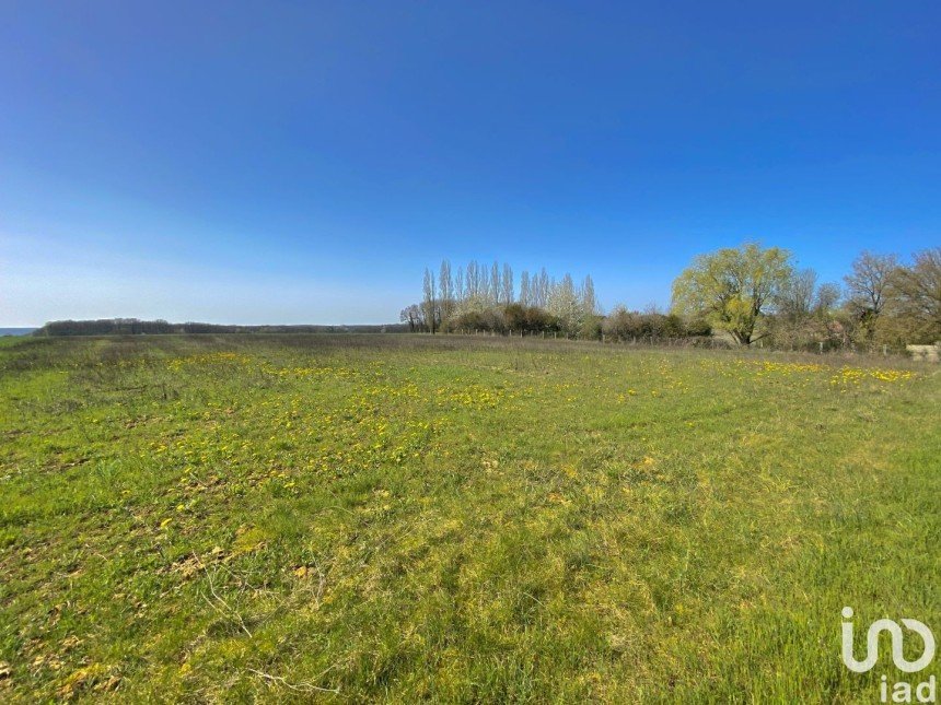 Land of 3,500 m² in Joigny (89300)