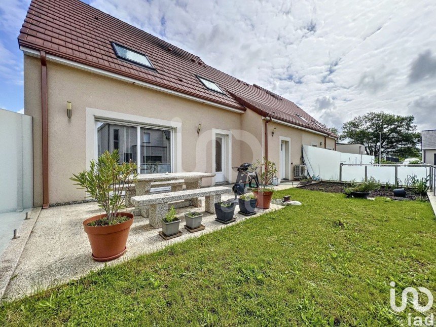House 5 rooms of 100 m² in Meslay-du-Maine (53170)