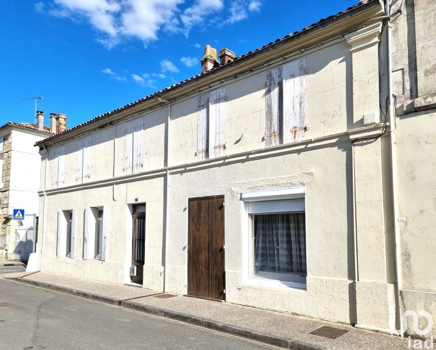 Maison 7 pièces de 180 m² à Burie (17770)