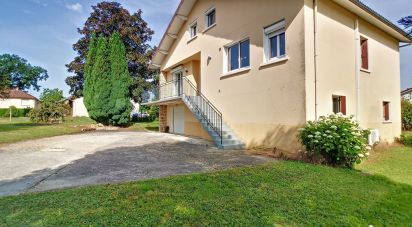 House 6 rooms of 157 m² in Chaptelat (87270)