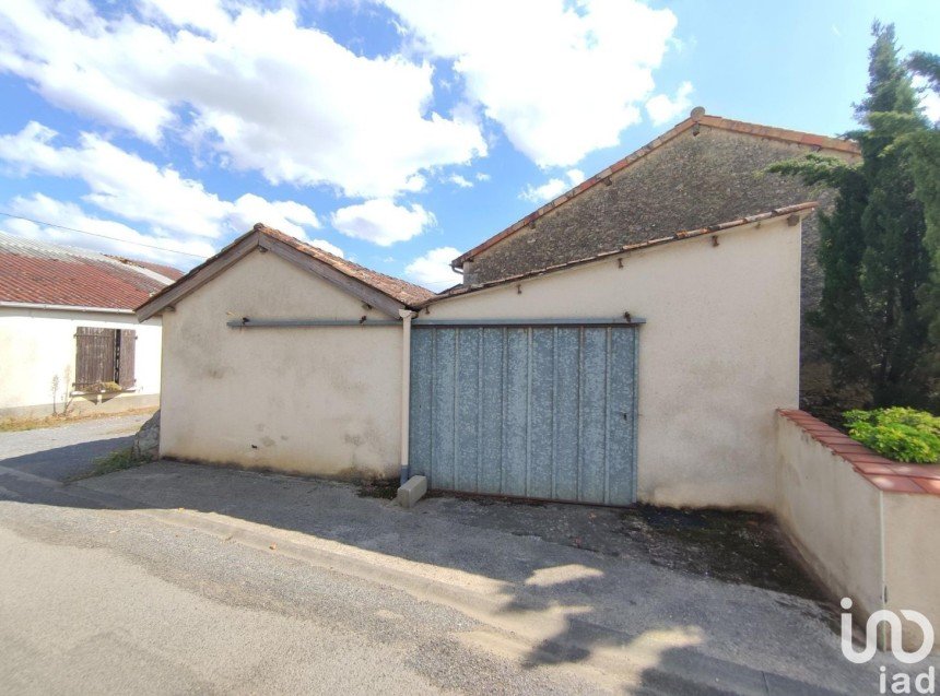 Parking/garage/box de 40 m² à Lussac-les-Châteaux (86320)