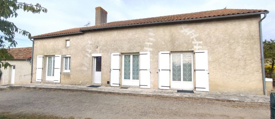 House 5 rooms of 117 m² in Queaux (86150)