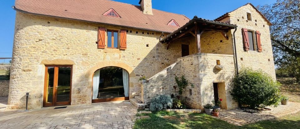 Maison 4 pièces de 178 m² à Montcabrier (46700)