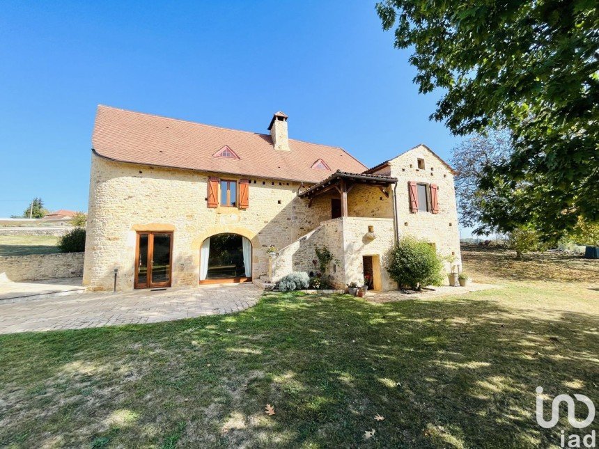 Maison 4 pièces de 178 m² à Montcabrier (46700)