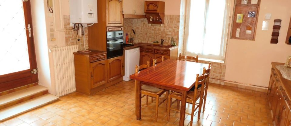 House 8 rooms of 148 m² in Cinq-Mars-la-Pile (37130)