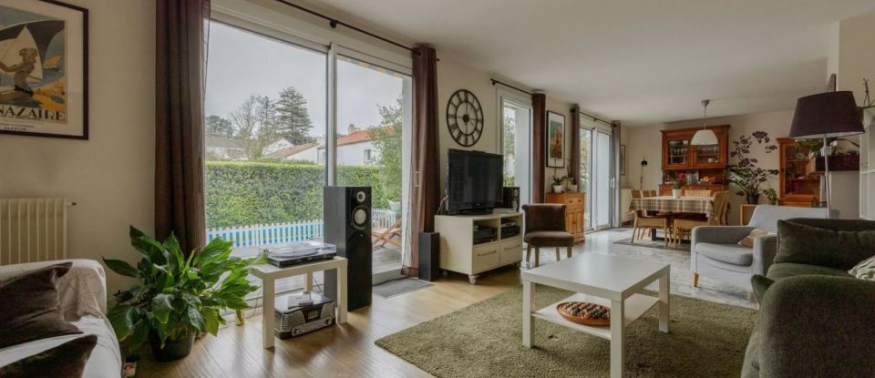 Maison 9 pièces de 213 m² à Basse-Goulaine (44115)