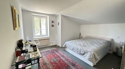 Maison 8 pièces de 221 m² à Urt (64240)