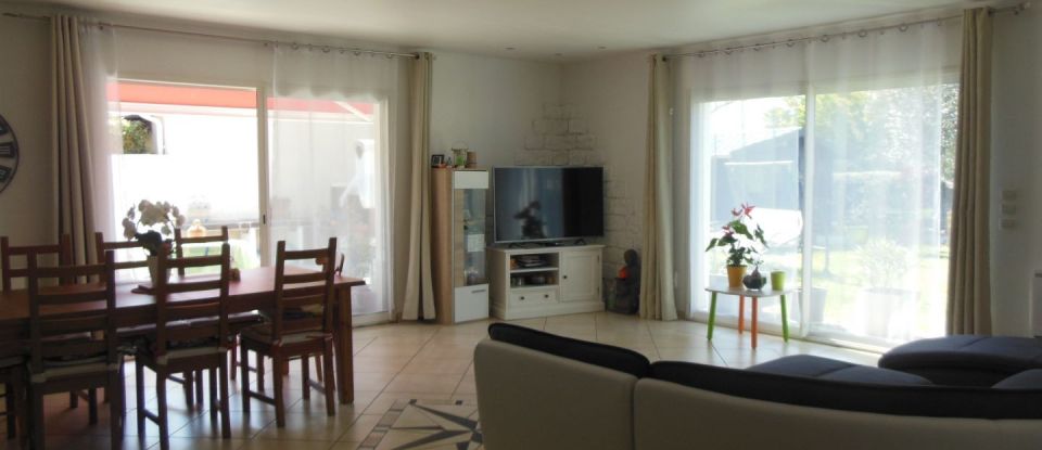 House 6 rooms of 117 m² in Royan (17200)