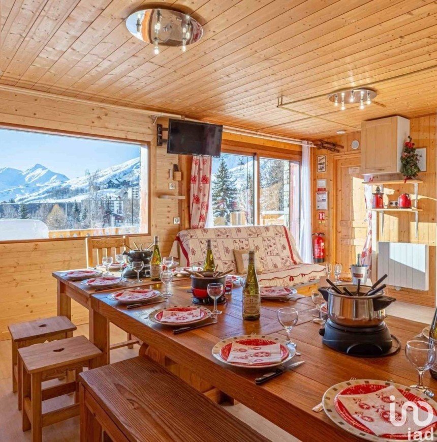 Cottage 15 rooms of 242 m² in LA TOUSSUIRE (73300)