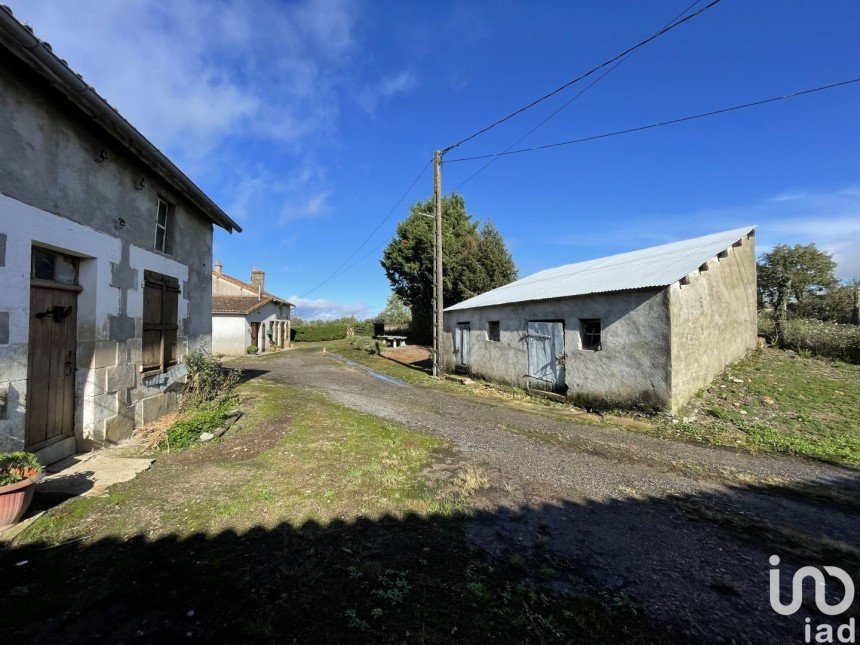 Maison 6 pièces de 104 m² à Lathus-Saint-Rémy (86390)