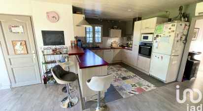 Country house 6 rooms of 147 m² in Jau-Dignac-et-Loirac (33590)