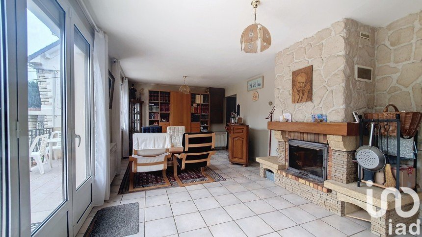 Traditional house 6 rooms of 200 m² in Pontault-Combault (77340)