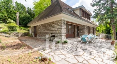 Traditional house 7 rooms of 235 m² in Vaux-sur-Seine (78740)