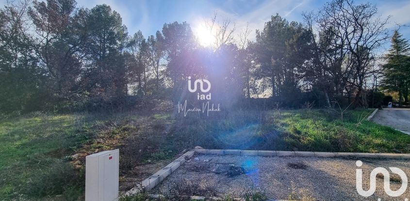 Land of 806 m² in Trans-en-Provence (83720)