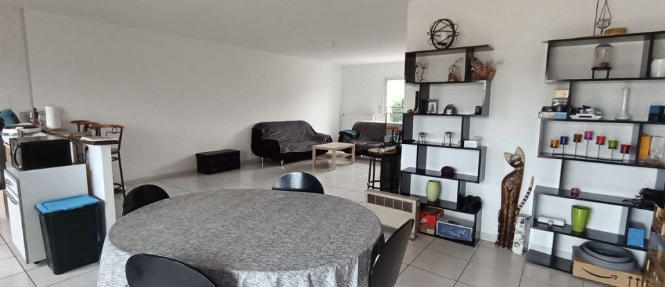 Maison 5 pièces de 120 m² à Saint-Léger-de-Montbrun (79100)