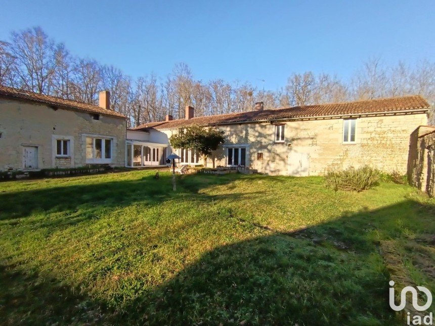 House 10 rooms of 290 m² in Monts-sur-Guesnes (86420)