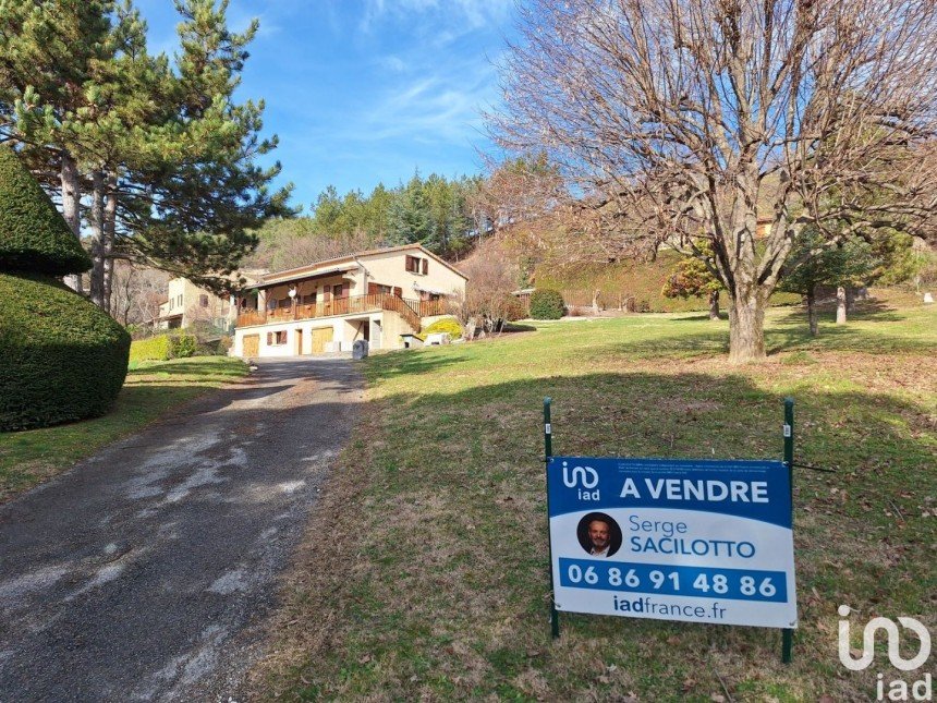 Maison 7 pièces de 117 m² à Saillans (26340)