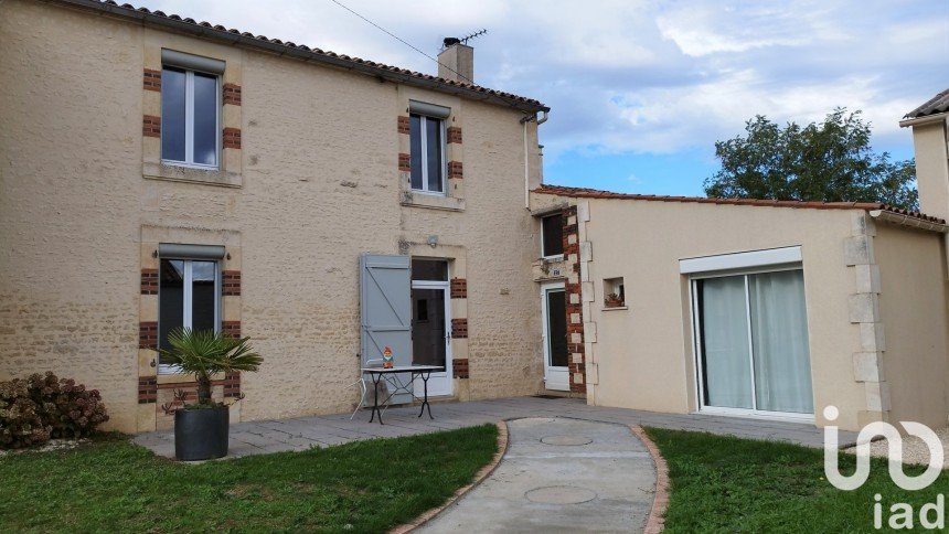 House 5 rooms of 129 m² in Pouillé (85570)