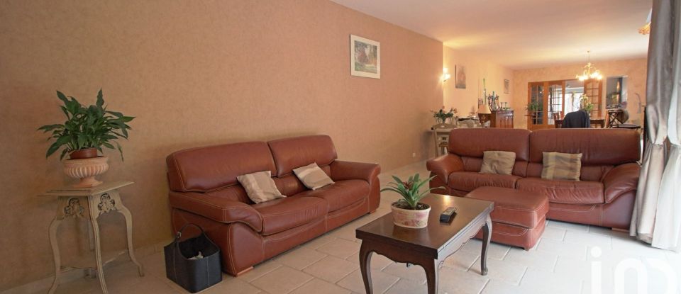 House 9 rooms of 260 m² in Prasville (28150)