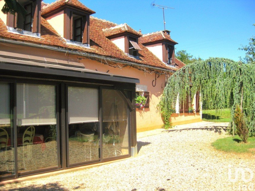 House 5 rooms of 164 m² in Saints-en-Puisaye (89520)