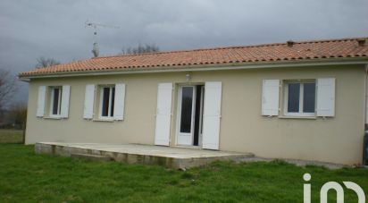 Pavillon 4 pièces de 107 m² à Lessac (16500)