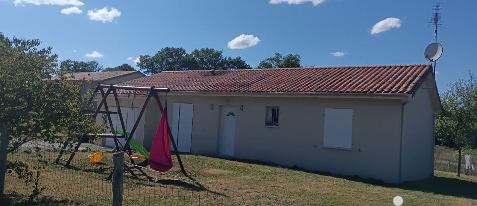 Pavillon 4 pièces de 107 m² à Lessac (16500)