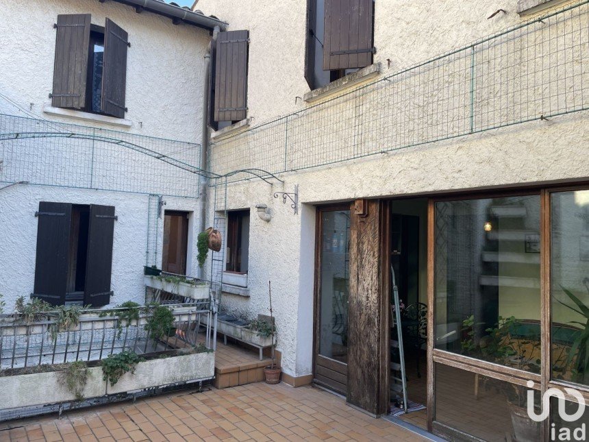 Maison 13 pièces de 210 m² à Aouste-sur-Sye (26400)