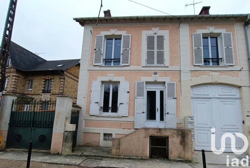 Traditional house 7 rooms of 130 m² in Guignes (77390)