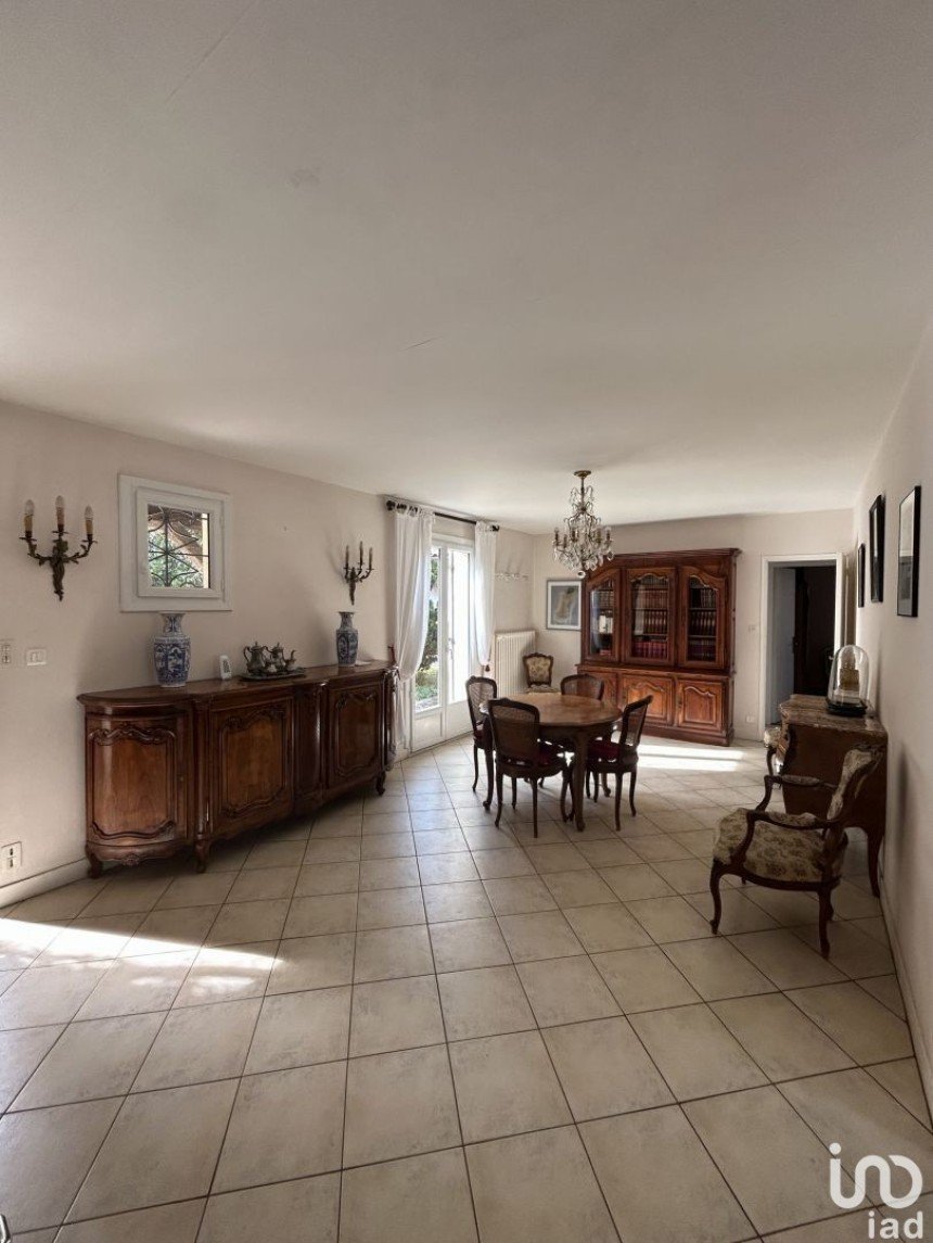 House 6 rooms of 140 m² in Boulazac Isle Manoire (24750)