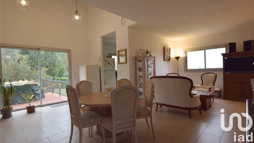 Architect house 7 rooms of 160 m² in Génissac (33420)