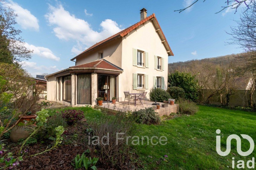 House 6 rooms of 138 m² in Auffreville-Brasseuil (78930)