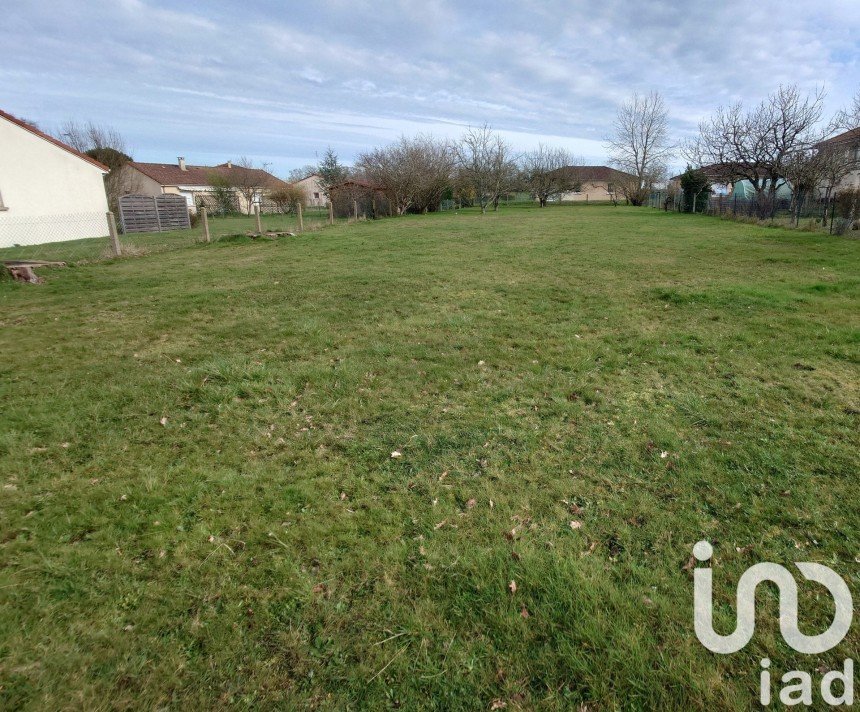 Land of 969 m² in Bellac (87300)