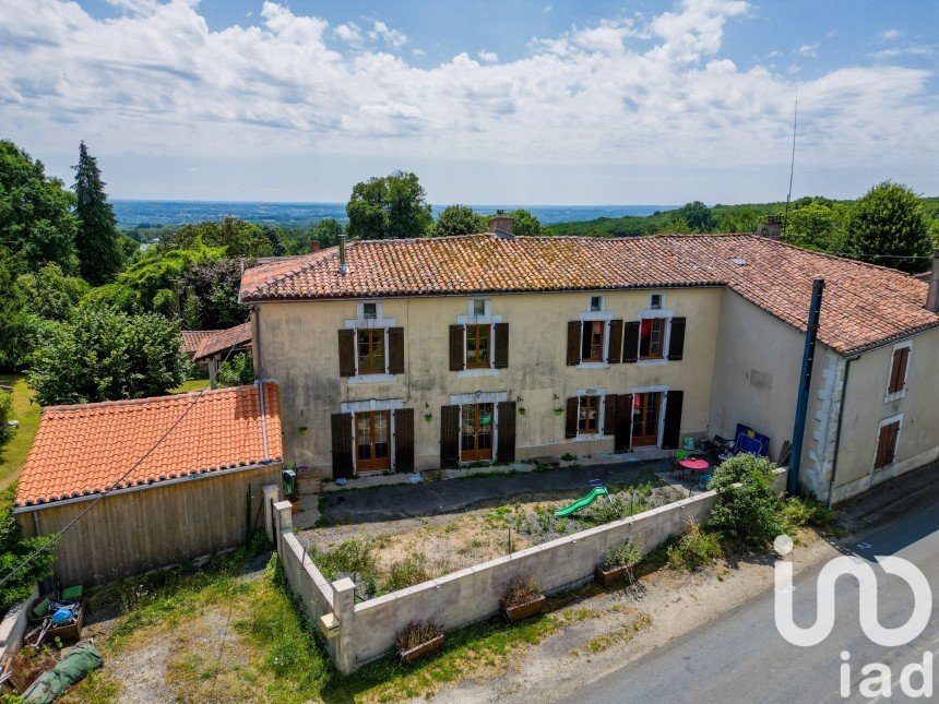 Country house 7 rooms of 206 m² in Rouzède (16220)