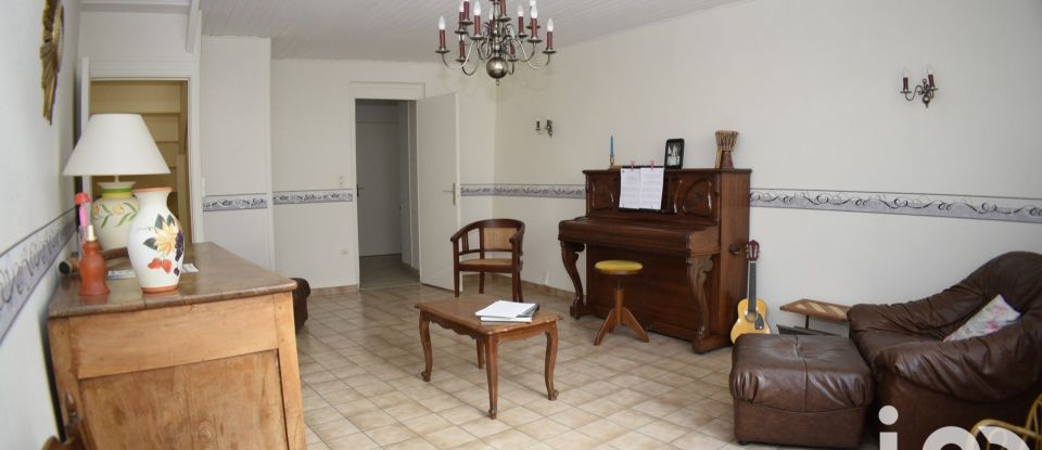 Maison de village 10 pièces de 240 m² à Saint-Genis-l'Argentière (69610)