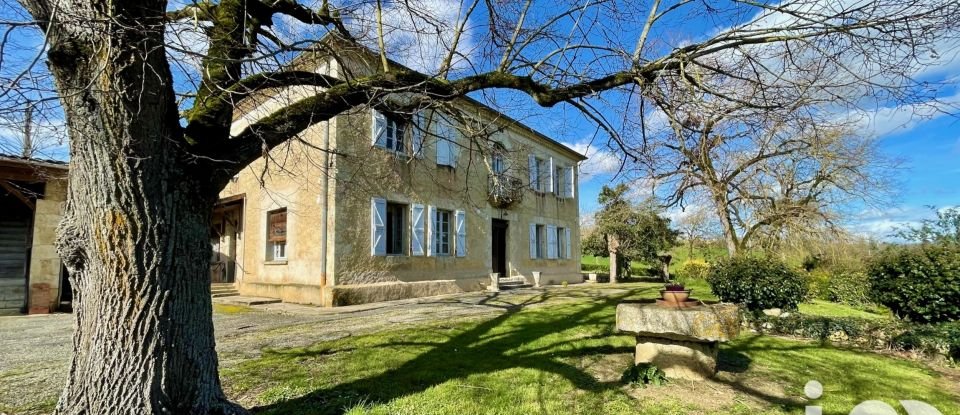 Maison 9 pièces de 354 m² à Castelnau-Barbarens (32450)