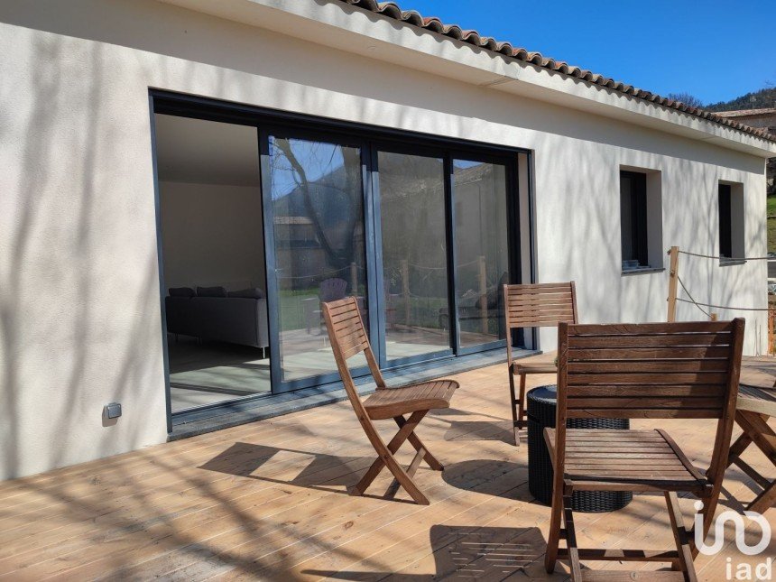 Maison 4 pièces de 102 m² à Castellane (04120)