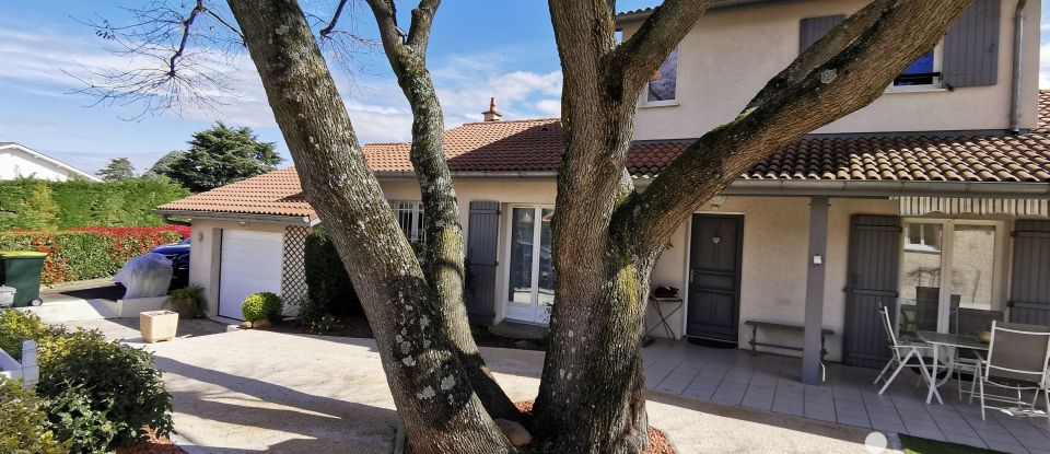 Maison traditionnelle 6 pièces de 135 m² à Roussillon (38150)