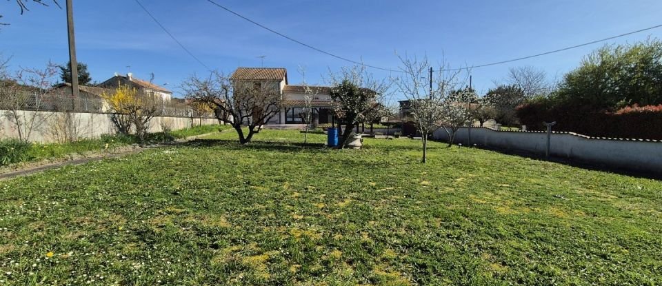 Maison 6 pièces de 130 m² à Roullet-Saint-Estèphe (16440)