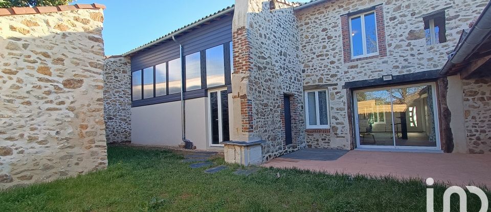 Country house 5 rooms of 122 m² in Blanzac (87300)