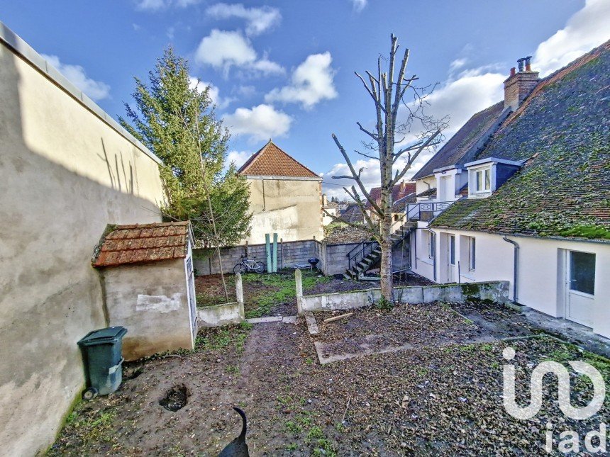 Building in Varennes-sur-Allier (03150) of 132 m²