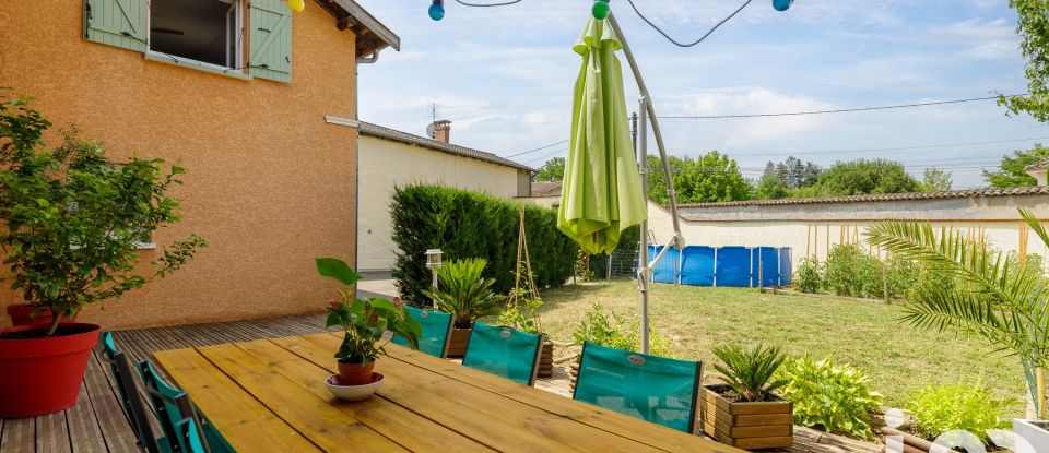 House 6 rooms of 143 m² in Cailloux-sur-Fontaines (69270)