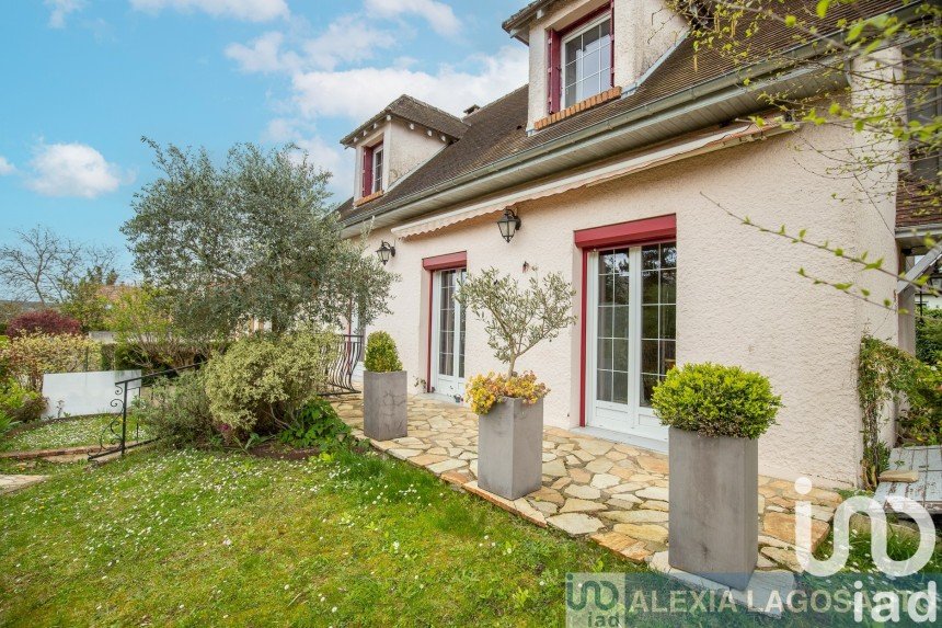 Maison traditionnelle 7 pièces de 139 m² à Brunoy (91800)