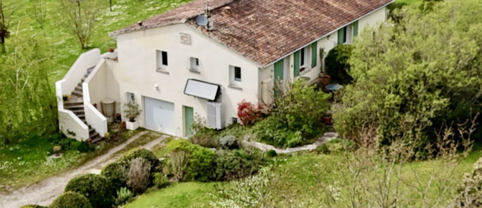 Maison 6 pièces de 193 m² à Pérignac (16250)