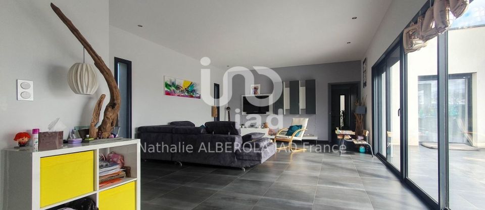 House 4 rooms of 147 m² in Canet (11200)