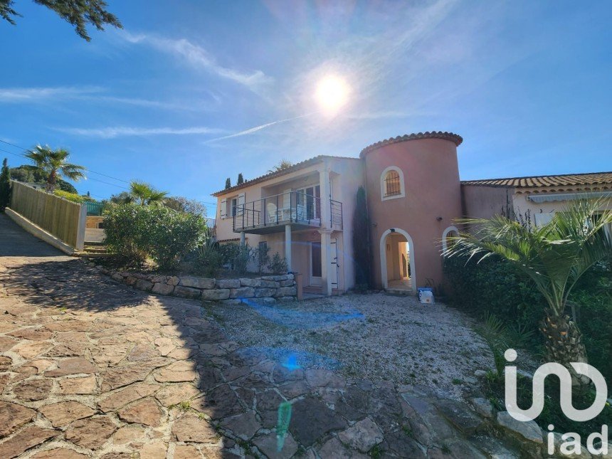 House 15 rooms of 212 m² in Roquebrune-sur-Argens (83380)