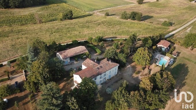 Maison 30 pièces de 625 m² à Puylaurens (81700)