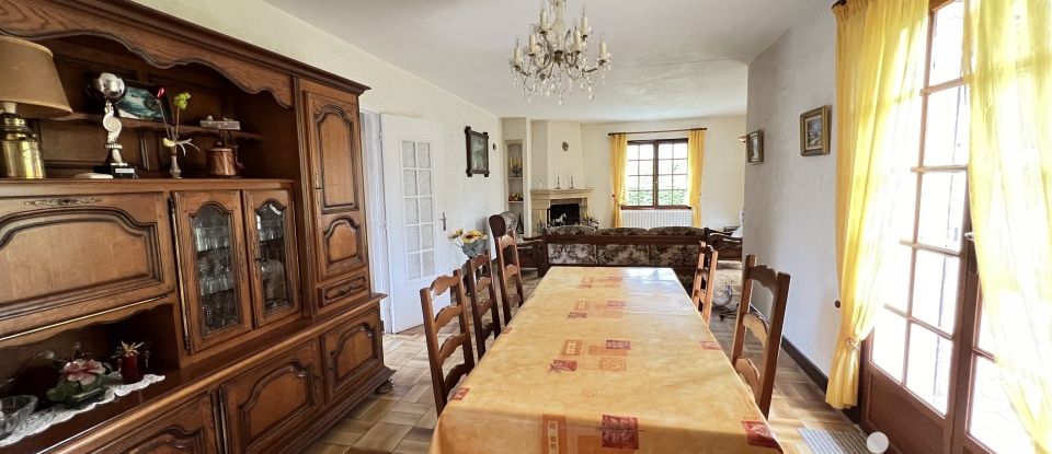 House 8 rooms of 137 m² in Cérans-Foulletourte (72330)