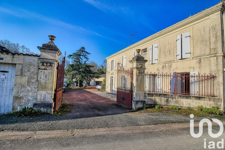 Traditional house 7 rooms of 134 m² in Vervant (17400)