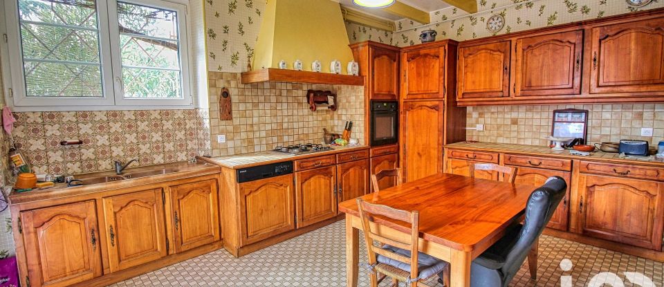 Traditional house 7 rooms of 134 m² in Vervant (17400)