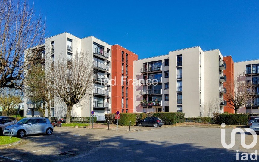 Apartment 3 rooms of 65 m² in Les Clayes-sous-Bois (78340)